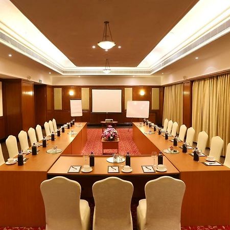 Greenpark Chennai Dış mekan fotoğraf A meeting room at a hotel