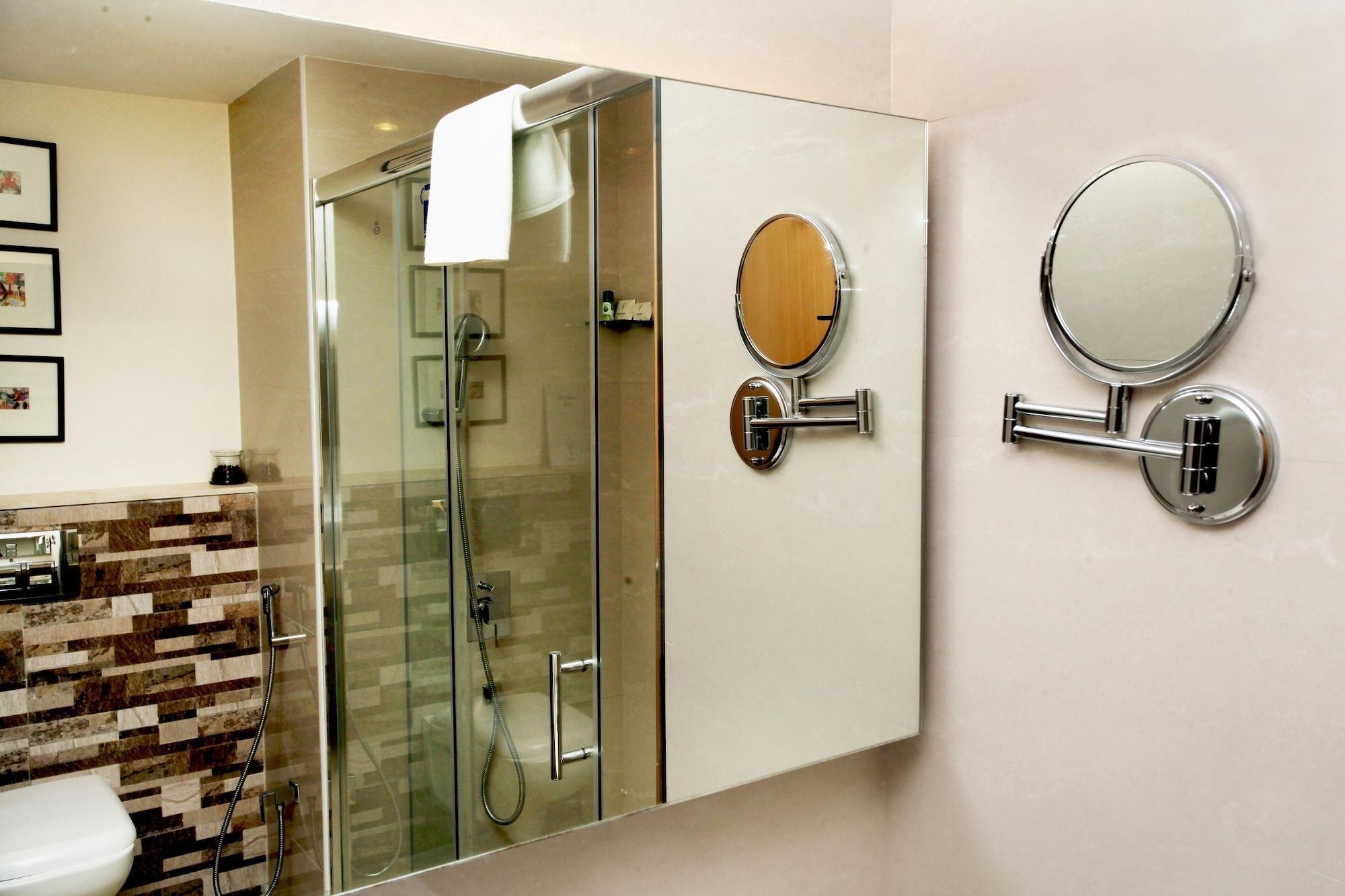 Greenpark Chennai Dış mekan fotoğraf A shower enclosure
