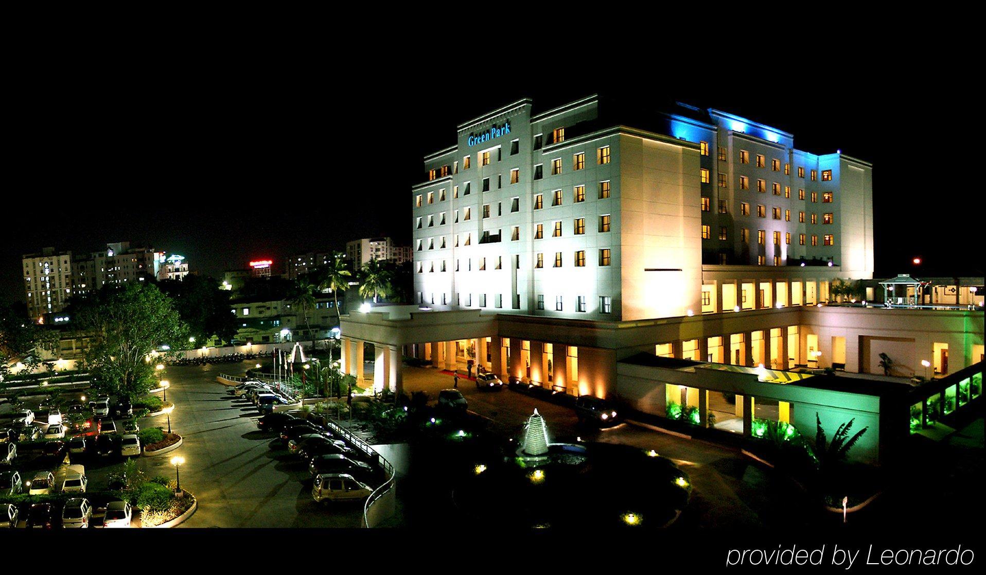 Greenpark Chennai Dış mekan fotoğraf The hotel at night