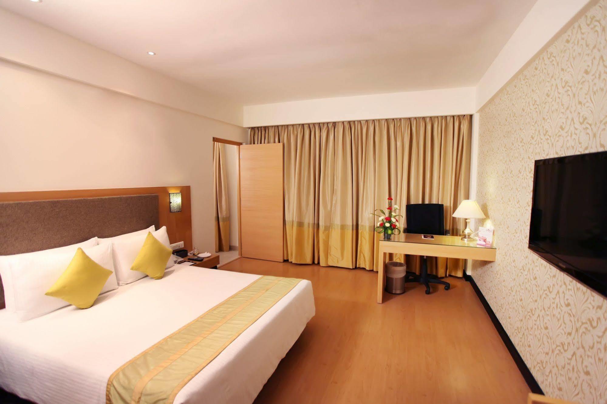 Greenpark Chennai Dış mekan fotoğraf A room at the hotel