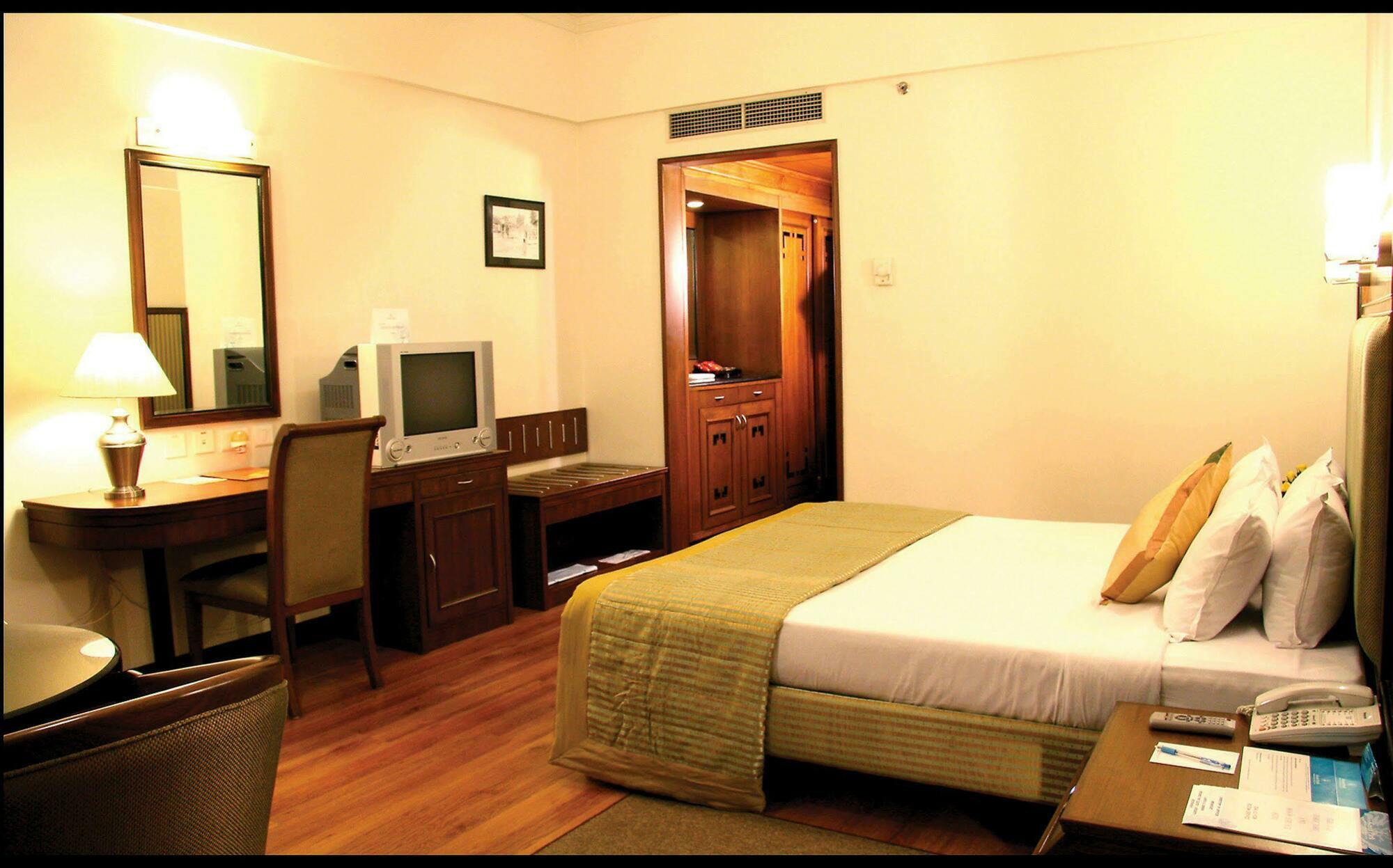 Greenpark Chennai Oda fotoğraf A room at the Taj Bengal