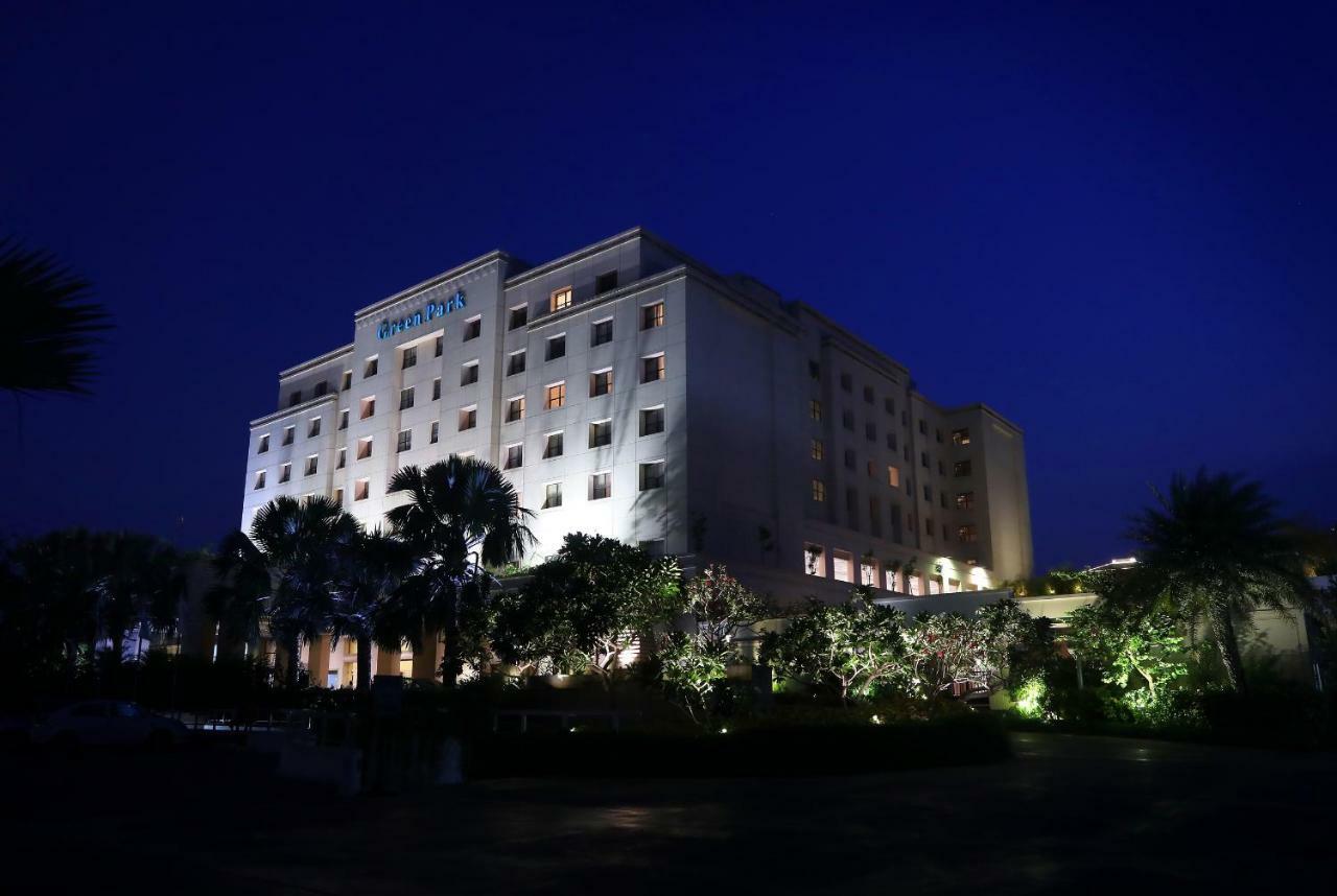 Greenpark Chennai Dış mekan fotoğraf The hotel at night