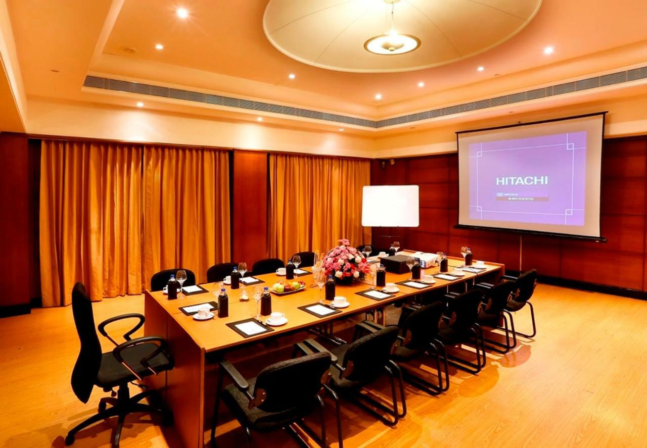 Greenpark Chennai Dış mekan fotoğraf Boardroom at the Taj Bengal